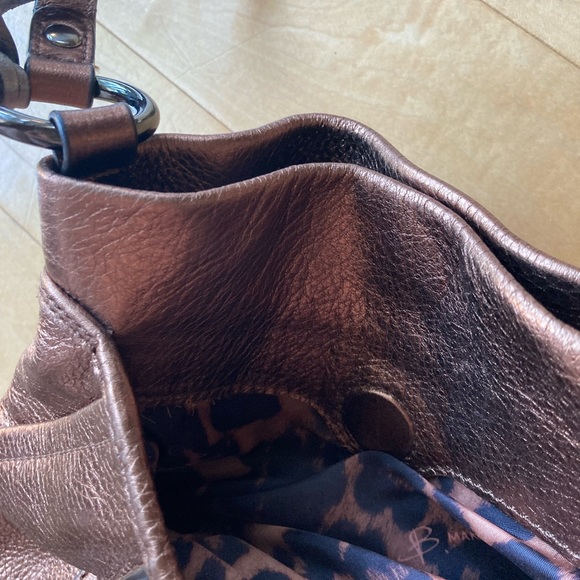 B Makowsky copper metallic crossbody bag - Picture 10 of 11